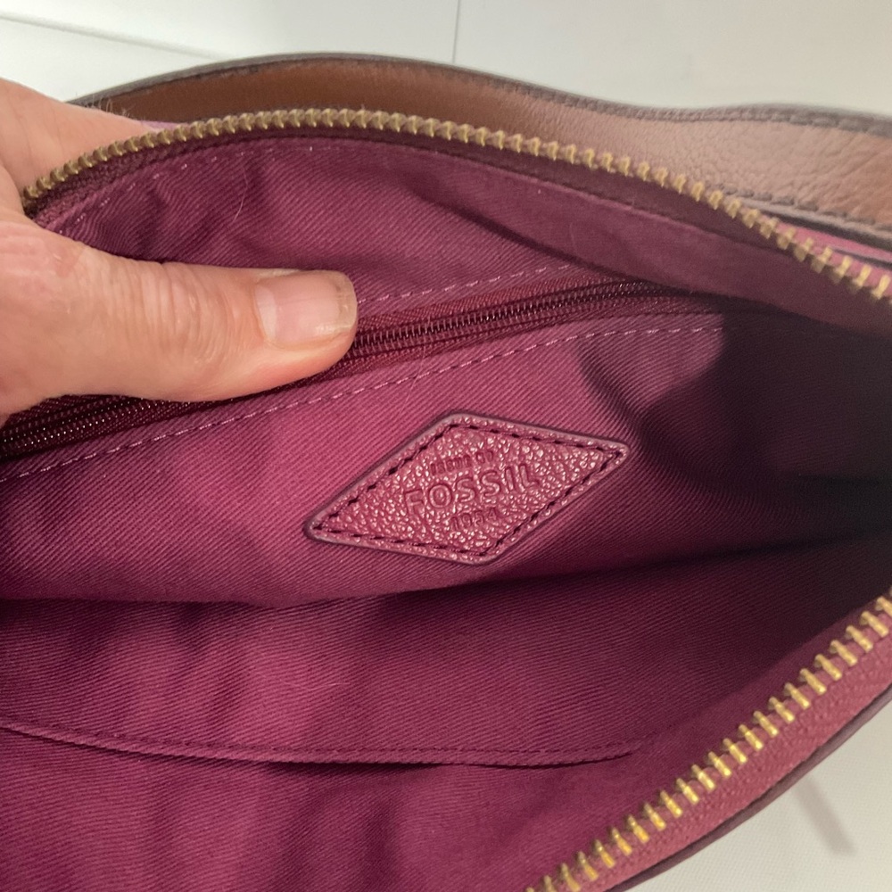 Fossil Fuchsia Leather Multi Pocket Crossbody Bag - Picture 2 of 16